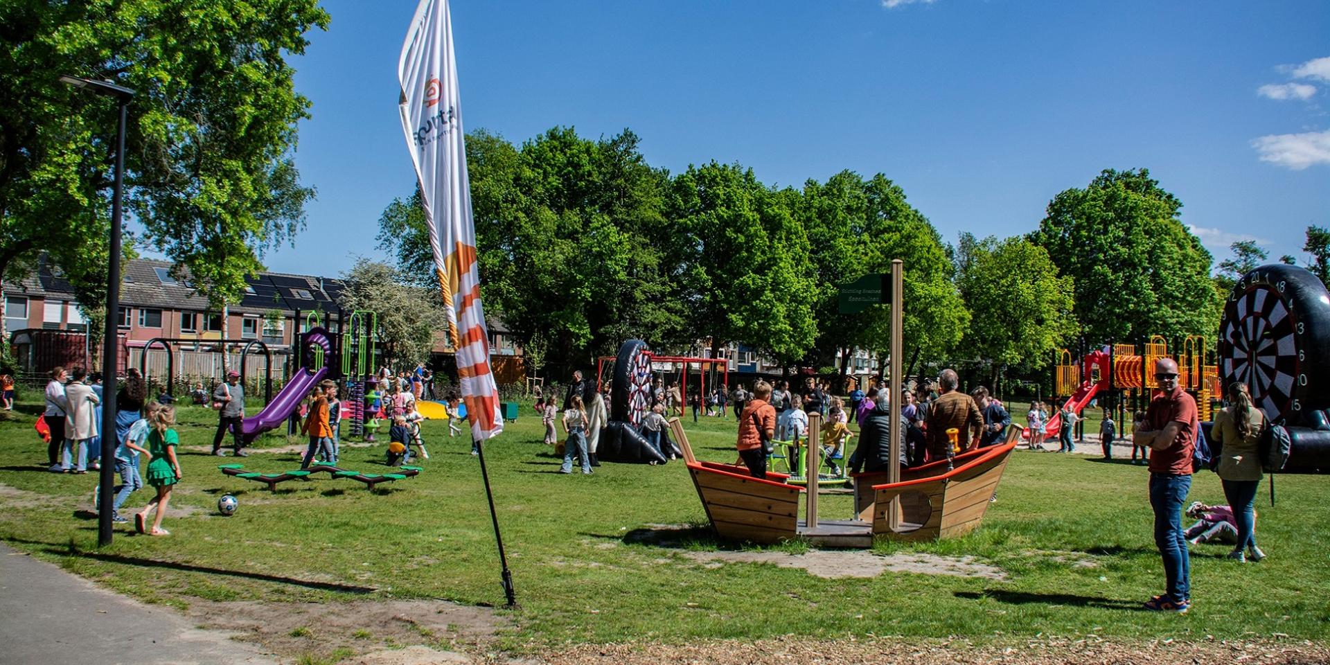 Feestelijke opening van Play@ op Smiley Stroinkslanden