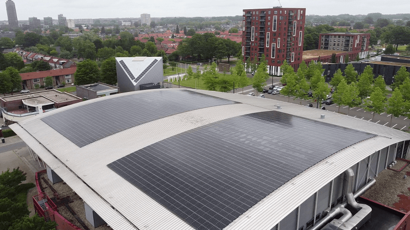 zonnepanelen op de Diekmanhal