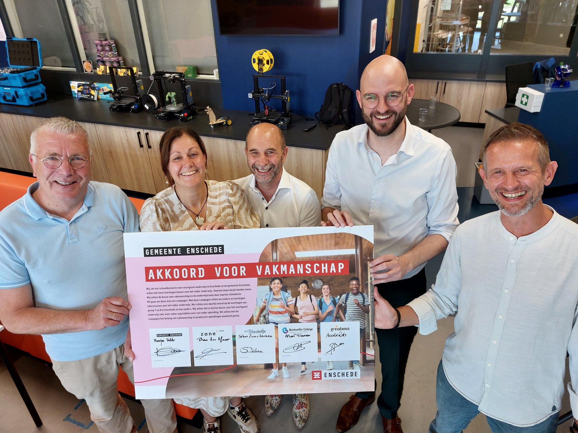 De ondertekenaars van het akkoord: Het Stedelijk (Selma Zwarteveen), Het Bonhoeffer College (Marc Franzen), Zone.college (Ben ter Haar), Greijdanus (Arnold Rots) en de gemeente Enschede (Harmjan Vedder).